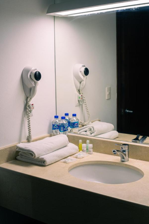 פוארטו אסקונדידו Hotel Caracol Plaza מראה חיצוני תמונה