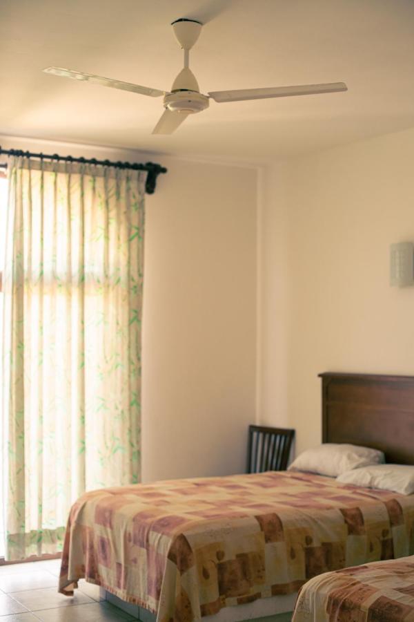 פוארטו אסקונדידו Hotel Caracol Plaza מראה חיצוני תמונה