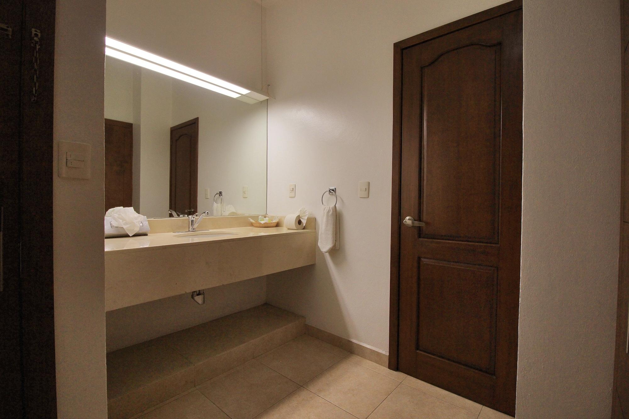 פוארטו אסקונדידו Hotel Caracol Plaza מראה חיצוני תמונה