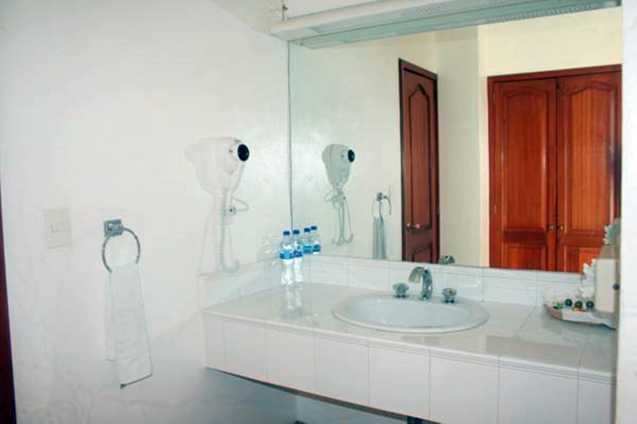 פוארטו אסקונדידו Hotel Caracol Plaza מראה חיצוני תמונה