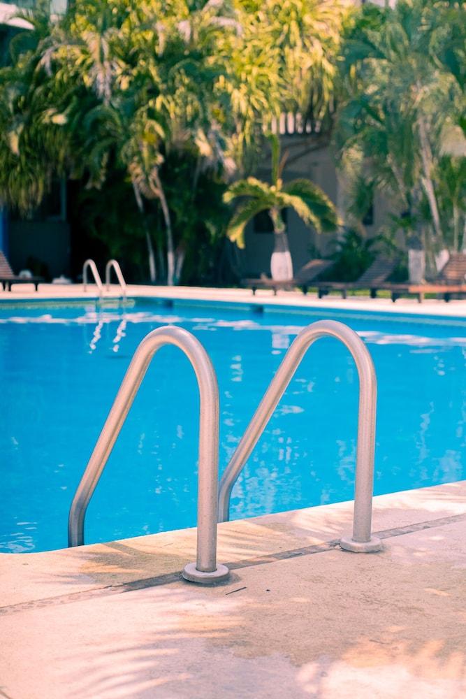 פוארטו אסקונדידו Hotel Caracol Plaza מראה חיצוני תמונה