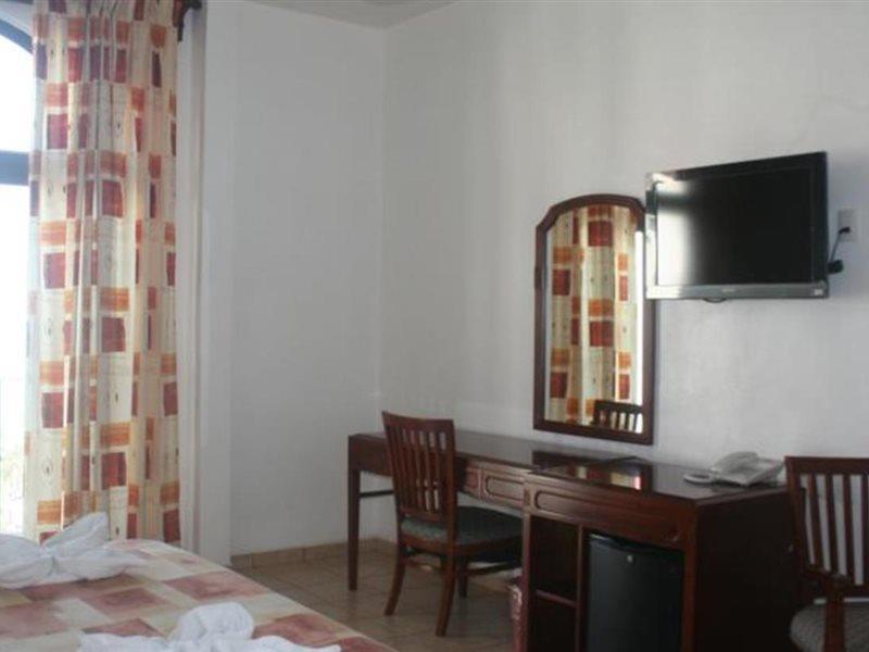 פוארטו אסקונדידו Hotel Caracol Plaza מראה חיצוני תמונה