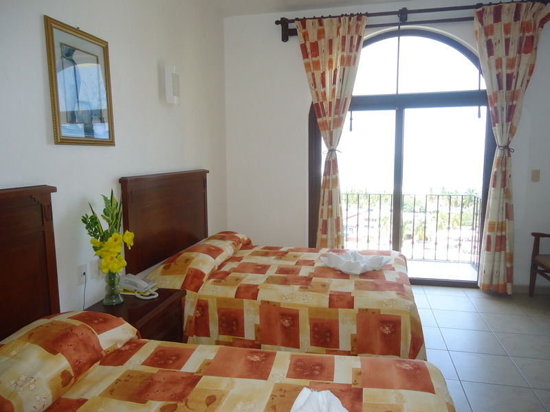 פוארטו אסקונדידו Hotel Caracol Plaza מראה חיצוני תמונה